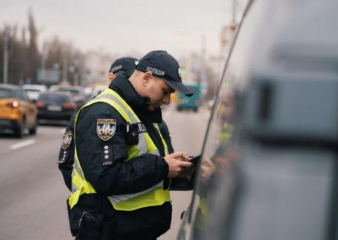 Чому червоні поворотники на авто зі США можуть обернутися штрафом в Україні