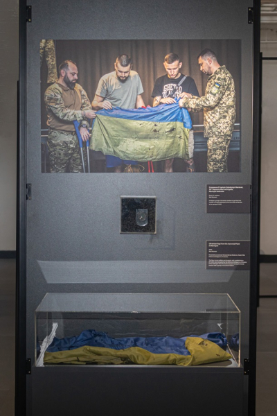 Залужний та Борис Джонсон відкрили в Лондоні виставку Незламна Україна Залужний та Борис Джонсон відкрили в Лондоні виставку Незламна Україна