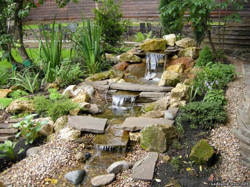 Альпійська гірка з потічком