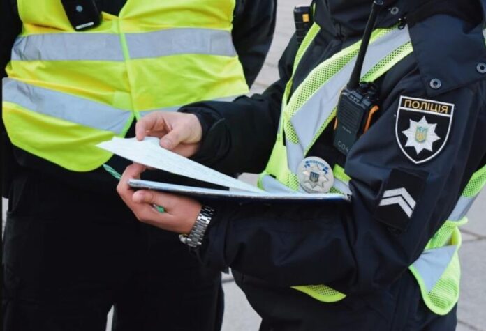 Коли поліція має право зупиняти та перевіряти документи